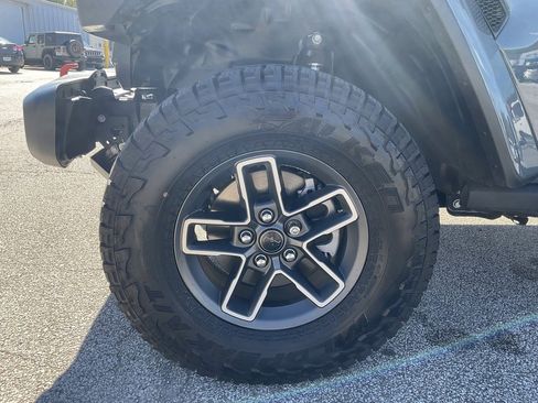 Used 2025 Jeep Gladiator Mojave w/ Convenience Group image 14