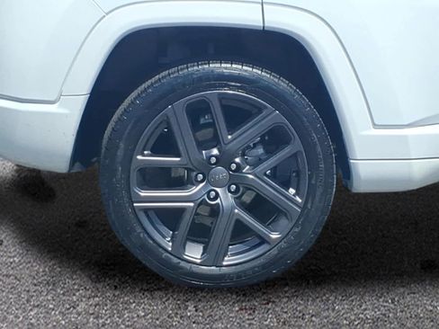 Used 2024 Jeep Compass Limited w/ High Altitude Package AWD/4WD image 3