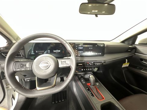 New 2025 Nissan Kicks SR image 11