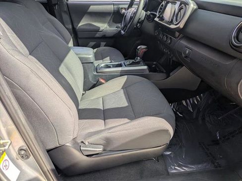 Used 2019 Toyota Tacoma TRD Sport image 20