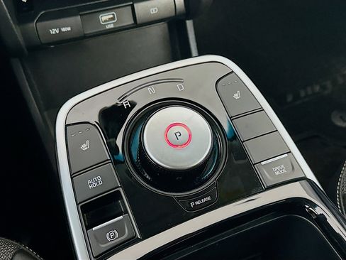 Used 2022 Kia Niro EX image 25