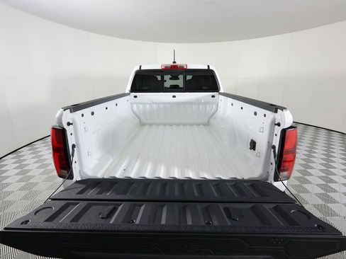 Used 2024 Chevrolet Colorado Z71 w/ Z71 Convenience Package 2 image 7