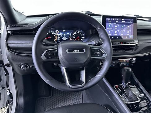 Used 2024 Jeep Compass Latitude w/ Convenience Group image 21