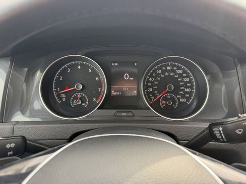 Used 2018 Volkswagen Golf S image 26