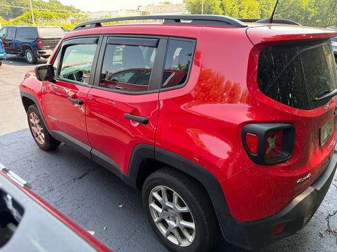 Used 2020 Jeep Renegade Sport w/ Sport Appearance Group AWD/4WD image 2
