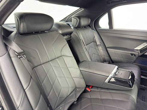 Used 2024 BMW i7 eDrive50 w/ M Sport Package image 48