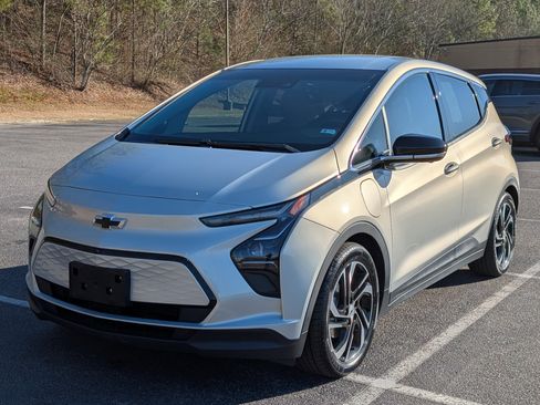 Used 2022 Chevrolet Bolt LT w/ Infotainment Package image 5