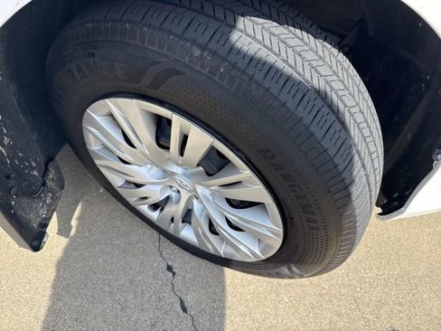 Used 2014 Toyota Camry LE image 10