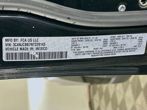 Used 2022 Jeep Compass Latitude image 12