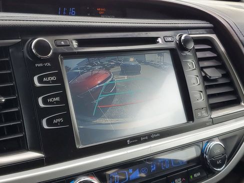 Used 2017 Toyota Highlander SE image 21