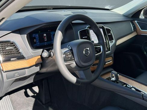 Certified 2023 Volvo XC90 B6 Plus AWD/4WD image 4