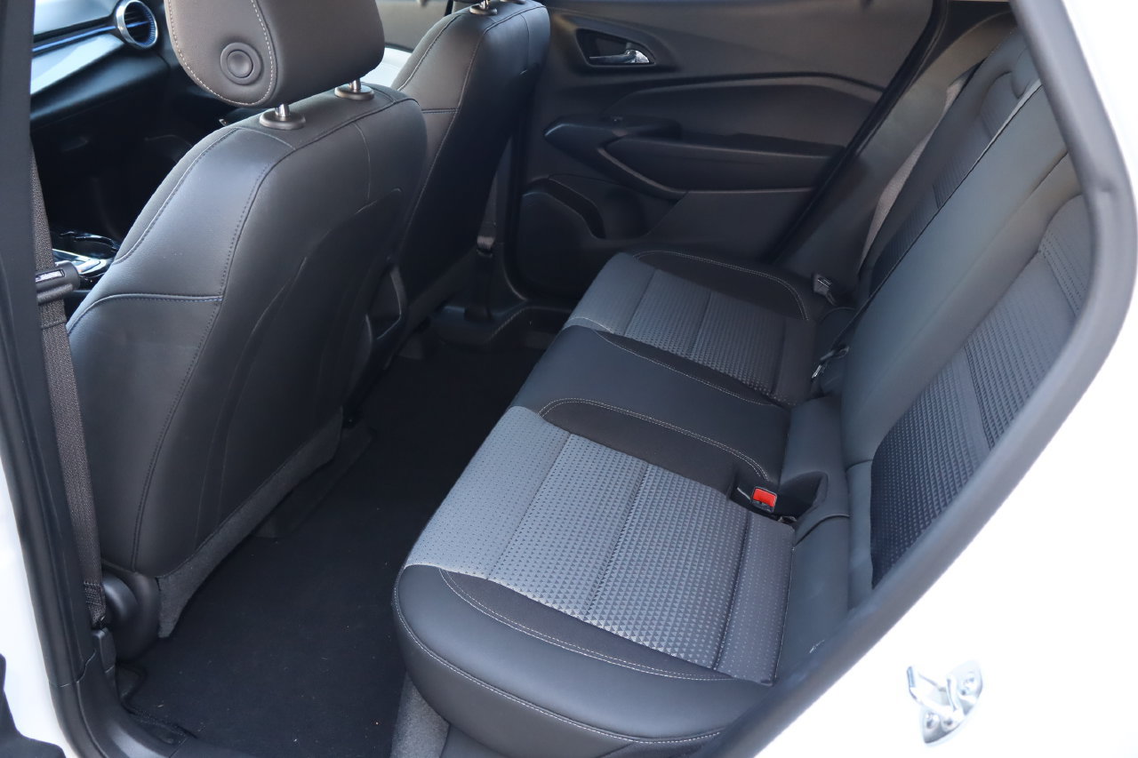 Used 2025 Chevrolet Trax LT w/ LT Convenience Package FWD image 5