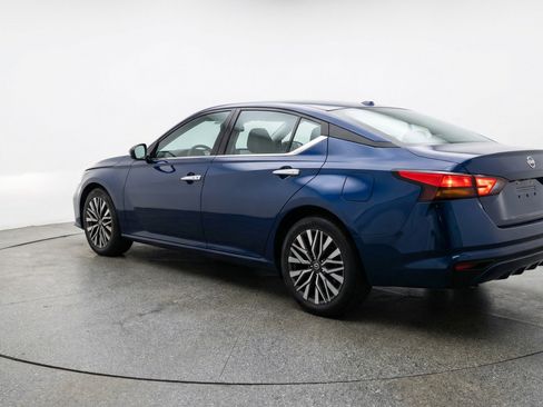 Used 2025 Nissan Altima 2.5 SV image 6