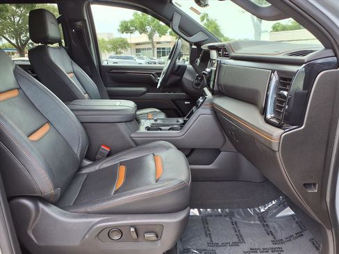 Used 2025 GMC Sierra 2500 AT4 w/ AT4 Premium Plus Package AWD/4WD image 10
