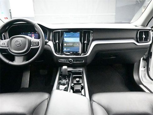 Used 2024 Volvo S60 B5 Core image 9