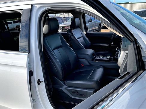 Used 2022 Ford Expedition Max XLT image 7