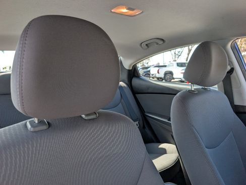 Used 2016 Hyundai Elantra SE FWD image 3