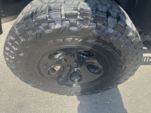 Used 2017 Jeep Wrangler Unlimited Rubicon AWD/4WD image 32