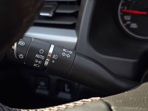 Used 2023 GMC Acadia SLT image 19