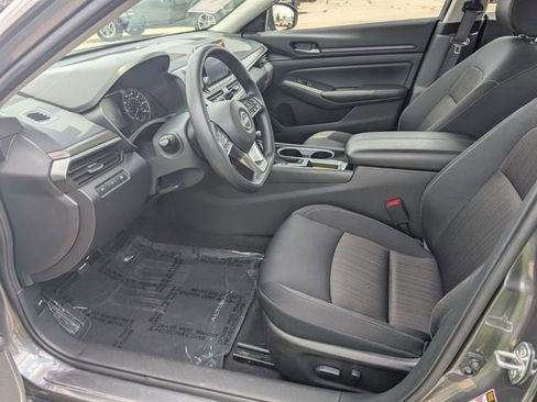 Used 2024 Nissan Altima 2.5 SV image 9