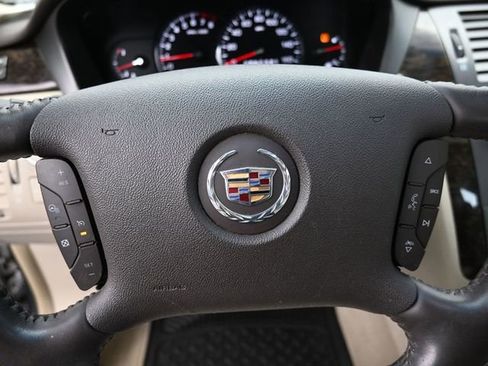 Used 2010 Cadillac DTS Luxury image 29