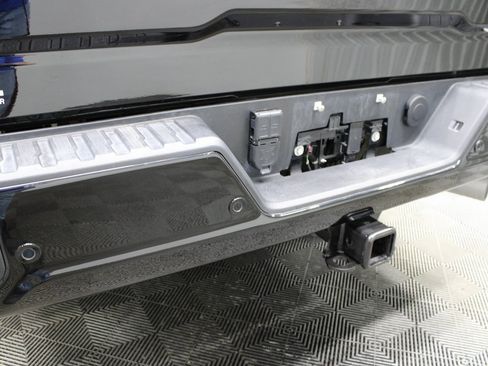 Used 2024 GMC Sierra 2500 AT4 image 45