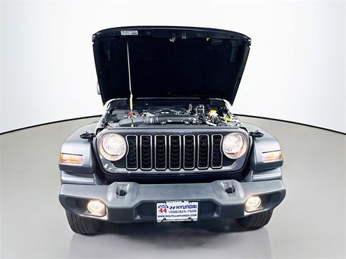 Used 2025 Jeep Wrangler Sport image 12