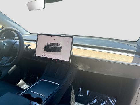 Used 2023 Tesla Model Y 2WD image 33
