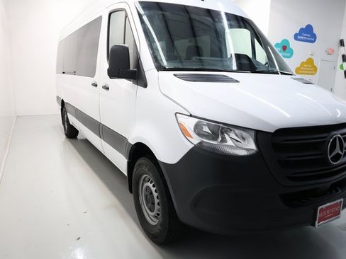 Used 2025 Mercedes-Benz Sprinter 2500 image 36