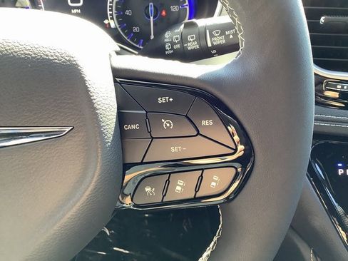 New 2026 Chrysler Pacifica Limited image 12