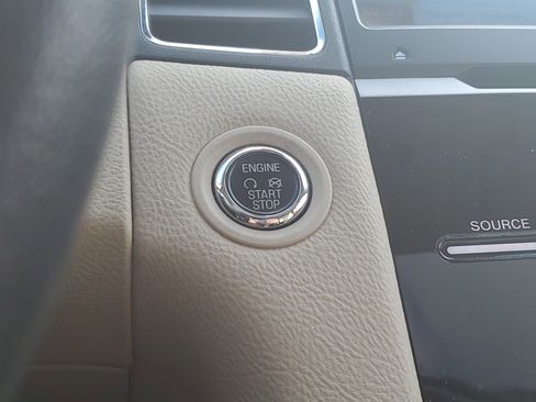 Used 2018 Ford Taurus Limited image 22