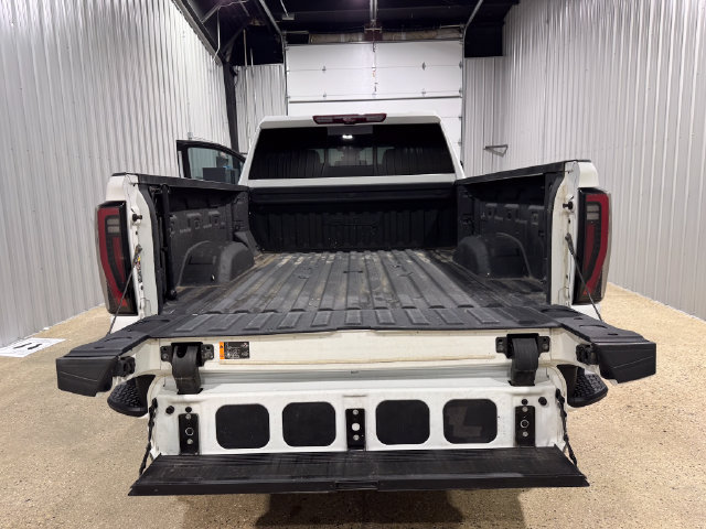 Used 2024 GMC Sierra 2500 AT4 w/ Technology Package AWD/4WD image 28