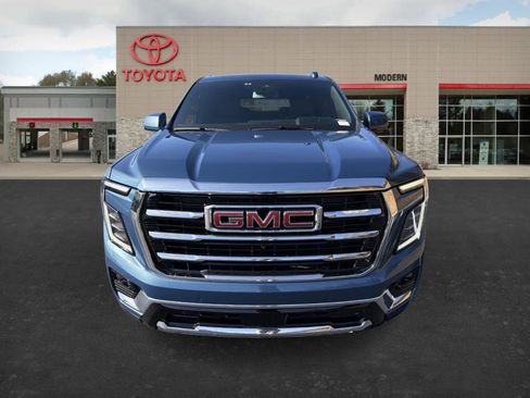 Used 2025 GMC Yukon Elevation image 2