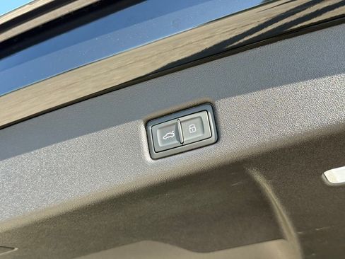 Used 2025 Audi SQ5 Prestige AWD/4WD image 17