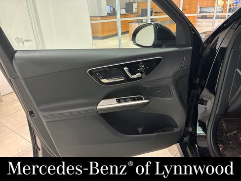 Used 2026 Mercedes-Benz GLC 300 4MATIC image 13
