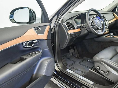 Certified 2025 Volvo XC90 B6 Plus image 24