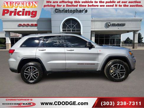 Used 2018 Jeep Grand Cherokee Trailhawk image 2