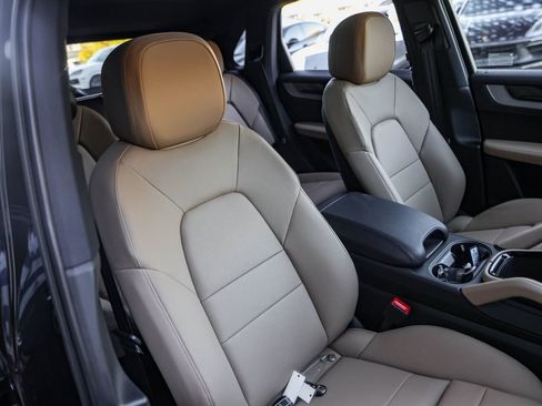 Used 2026 Porsche Cayenne image 36