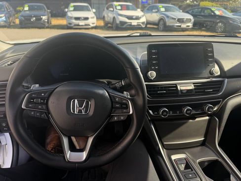 Used 2019 Honda Accord Touring image 12
