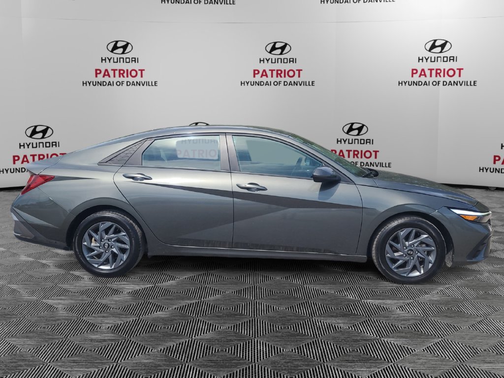 Used 2024 Hyundai Elantra SEL FWD image 2