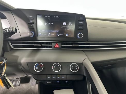 Certified 2025 Hyundai Elantra SE image 20