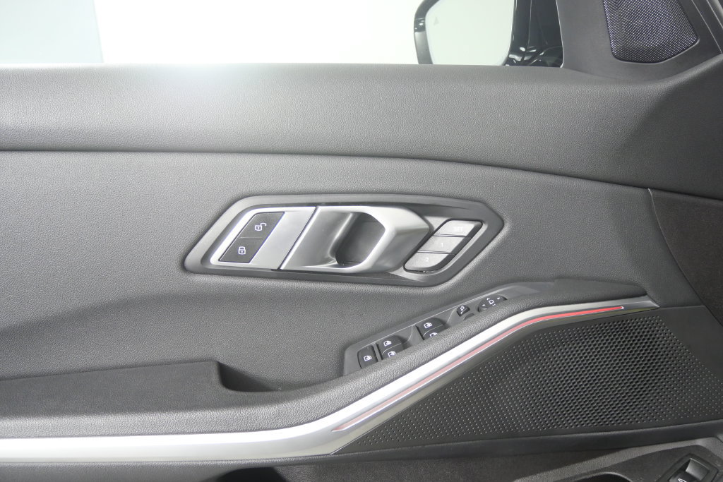 Used 2021 BMW 330i Sedan w/ Premium Package RWD image 9