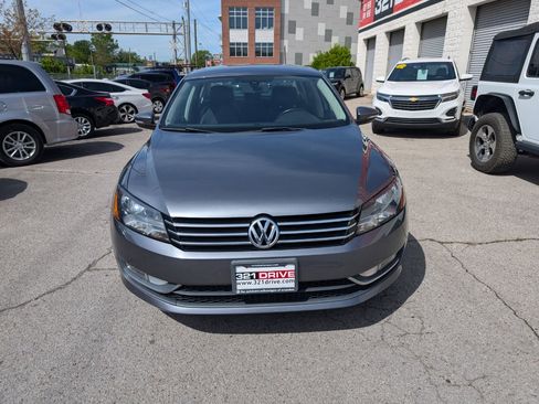 Used 2015 Volkswagen Passat 1.8T Limited Edition image 4