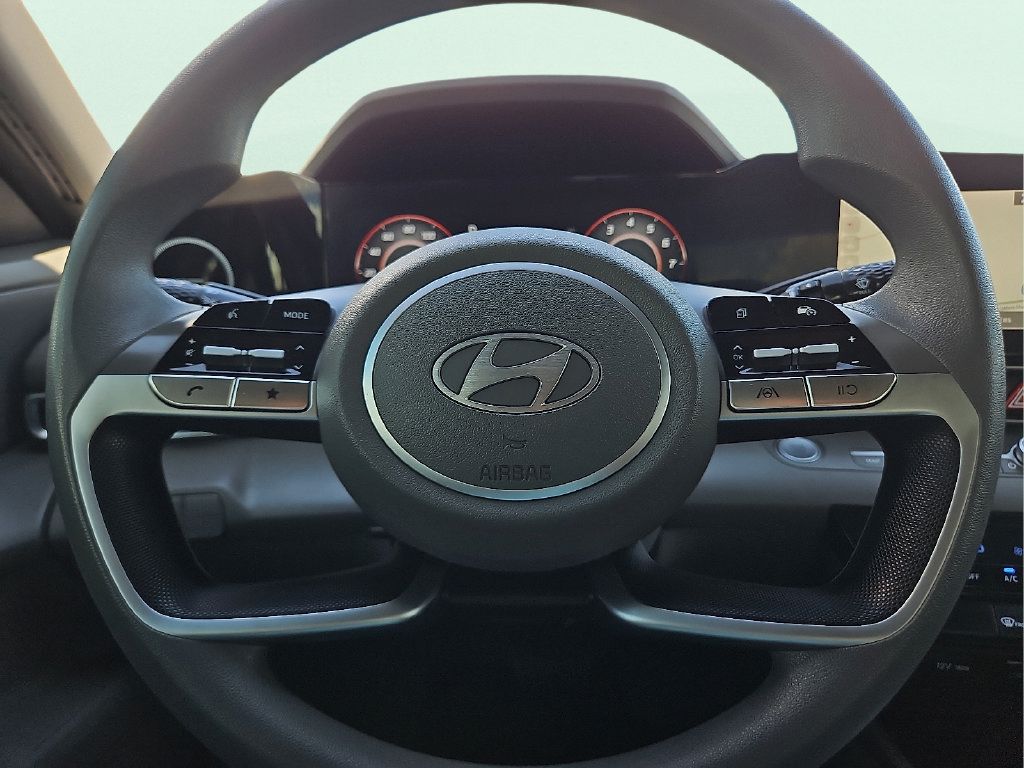 Used 2024 Hyundai Elantra SEL FWD image 19