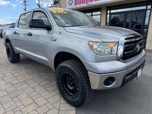 Used 2010 Toyota Tundra 4x4 CrewMax w/ Tow Pkg image 8