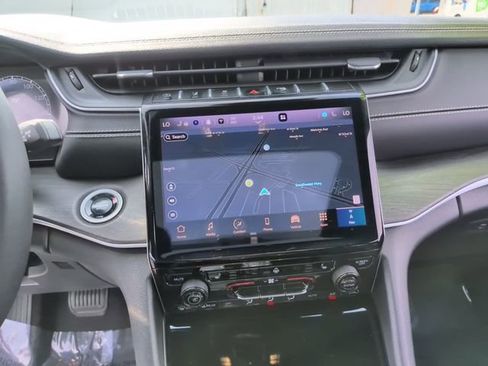 Used 2024 Jeep Grand Cherokee Limited AWD/4WD image 25