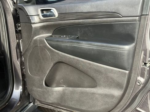 Used 2019 Jeep Grand Cherokee Laredo w/ Laredo X Package image 21