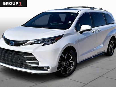 Used 2025 Toyota Sienna Platinum