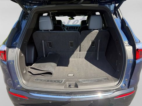 Used 2022 Buick Enclave Essence w/ LPO, Touring Package AWD/4WD image 31