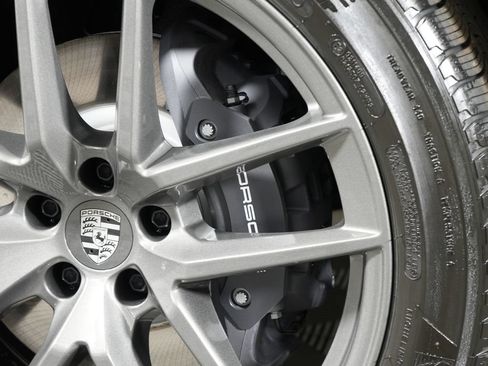 Certified 2026 Porsche Macan Turbo AWD/4WD image 14
